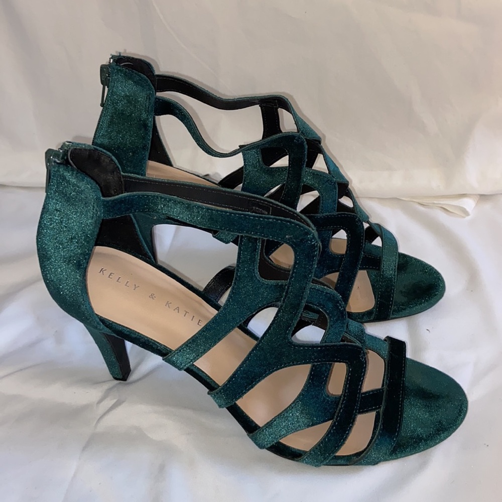 Kelly & Katie Green Velvet Ocilia Heels, size 10